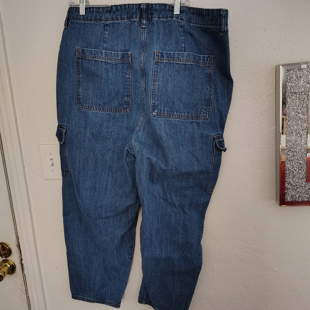 Universal Thread Blue Relaxed Jeans - Picture 5 of 5